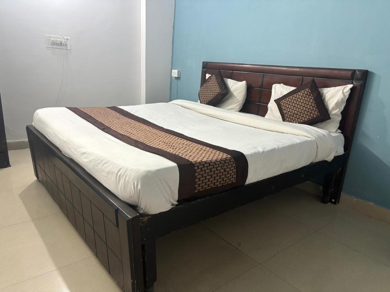 Hotel Royal Luxury In Hauz Khas New Delhi